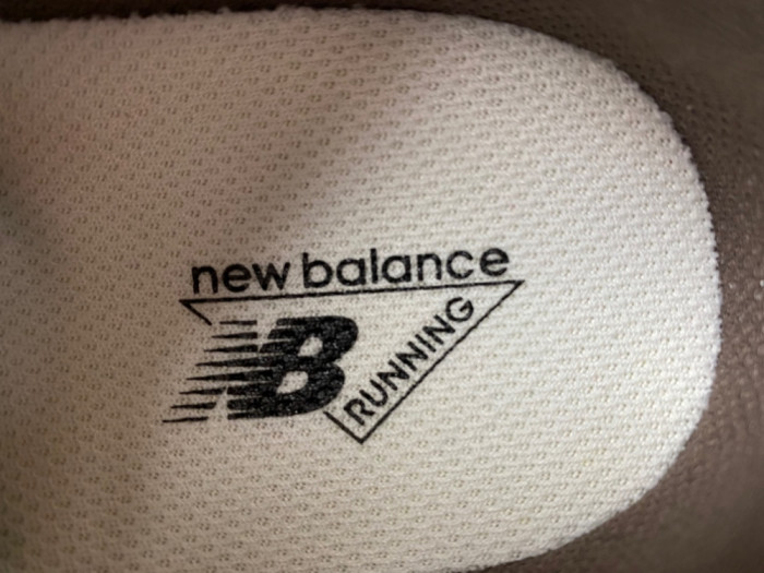 New Balance 9060 Mono Cortado U9060493