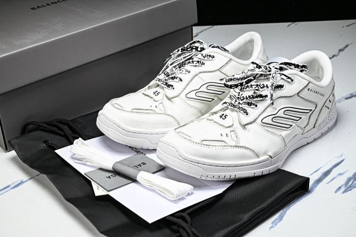 Balen Hamptons Worn-Out WCURB9141White
